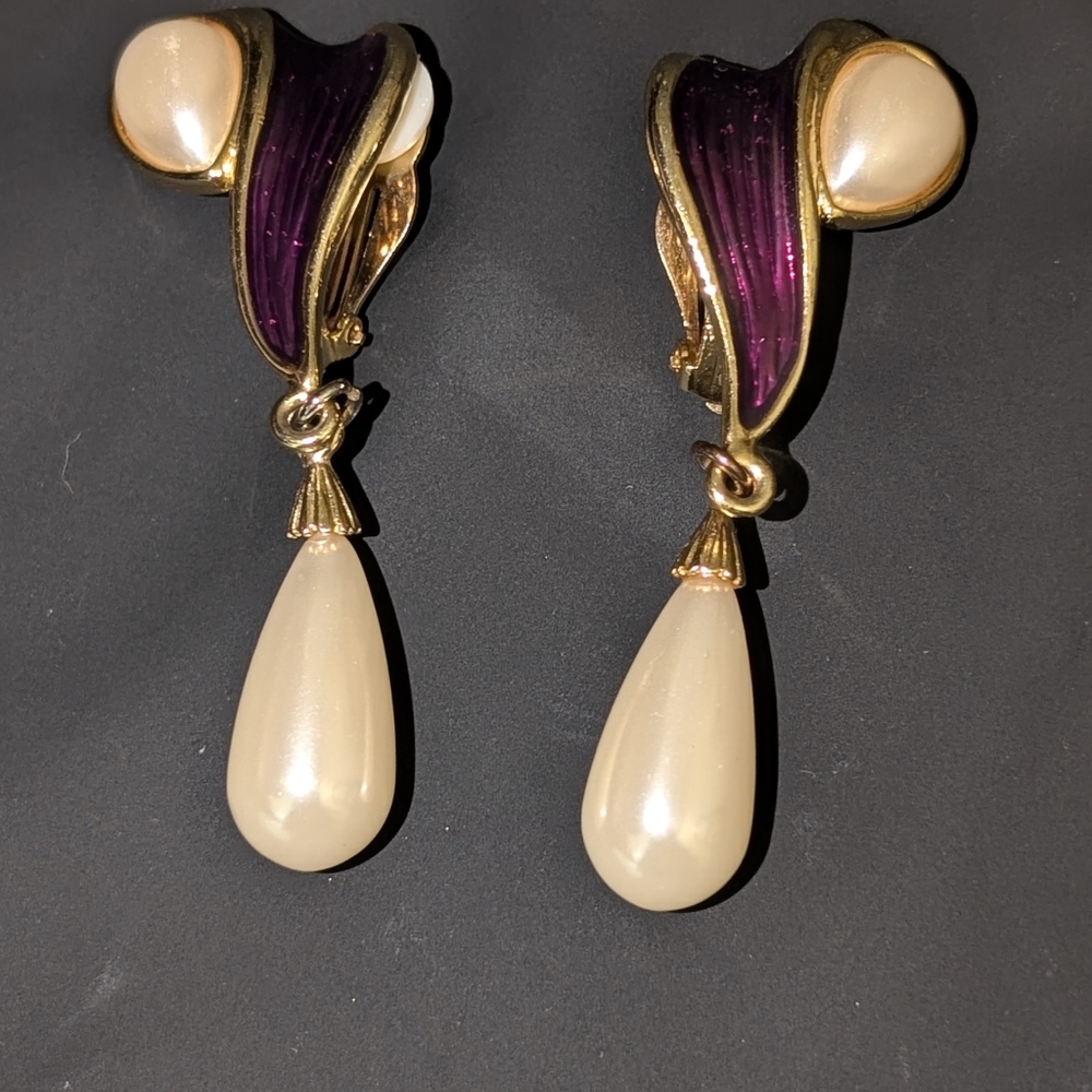 Vintage Faux Pearl Purple Gold Tone Dangle Clip Ons - Picture 3 of 8